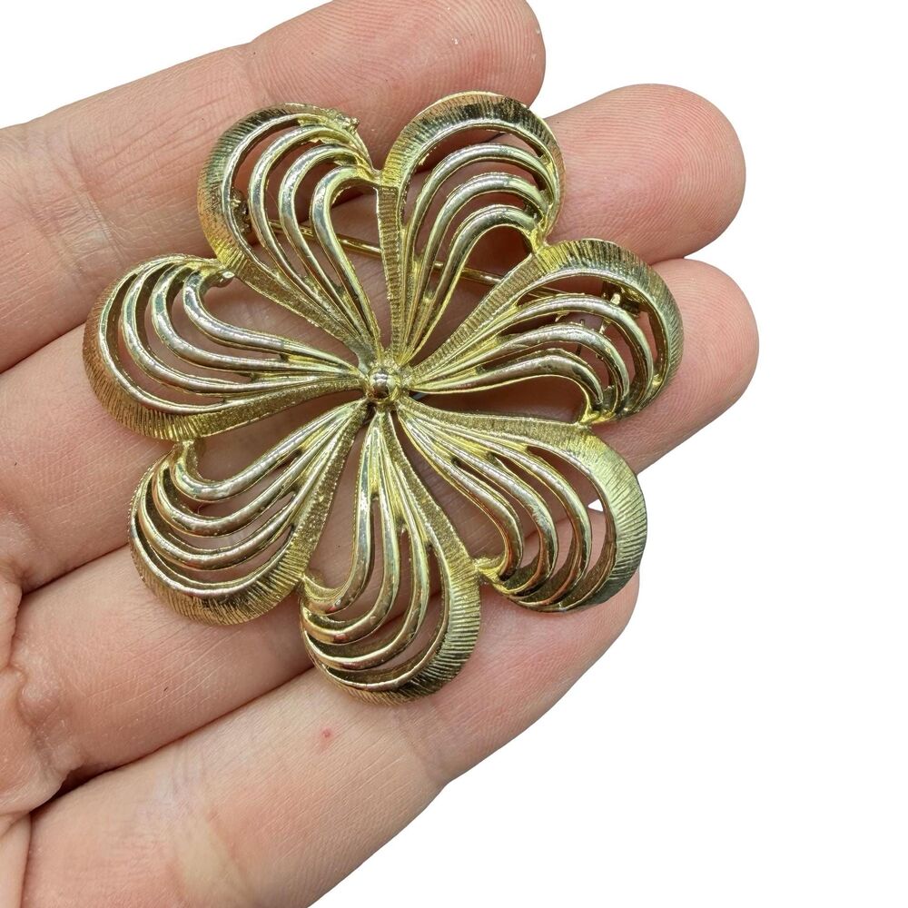 Vintage Jewelry Gold Tone Flower Brooch Floral Pin
